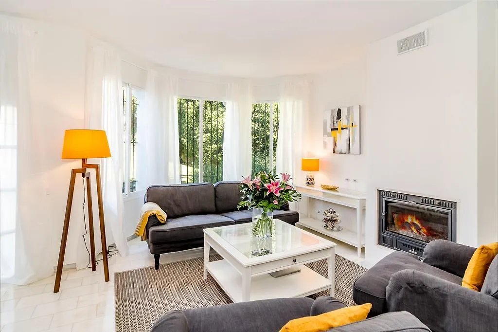 Se - Spacious Modern Townhouse In Nueva Andalucia 마르베야 아파트