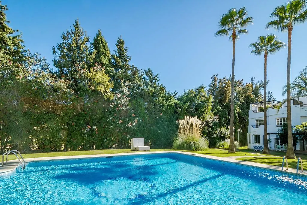 Se - Spacious Modern Townhouse In Nueva Andalucia 마르베야 아파트